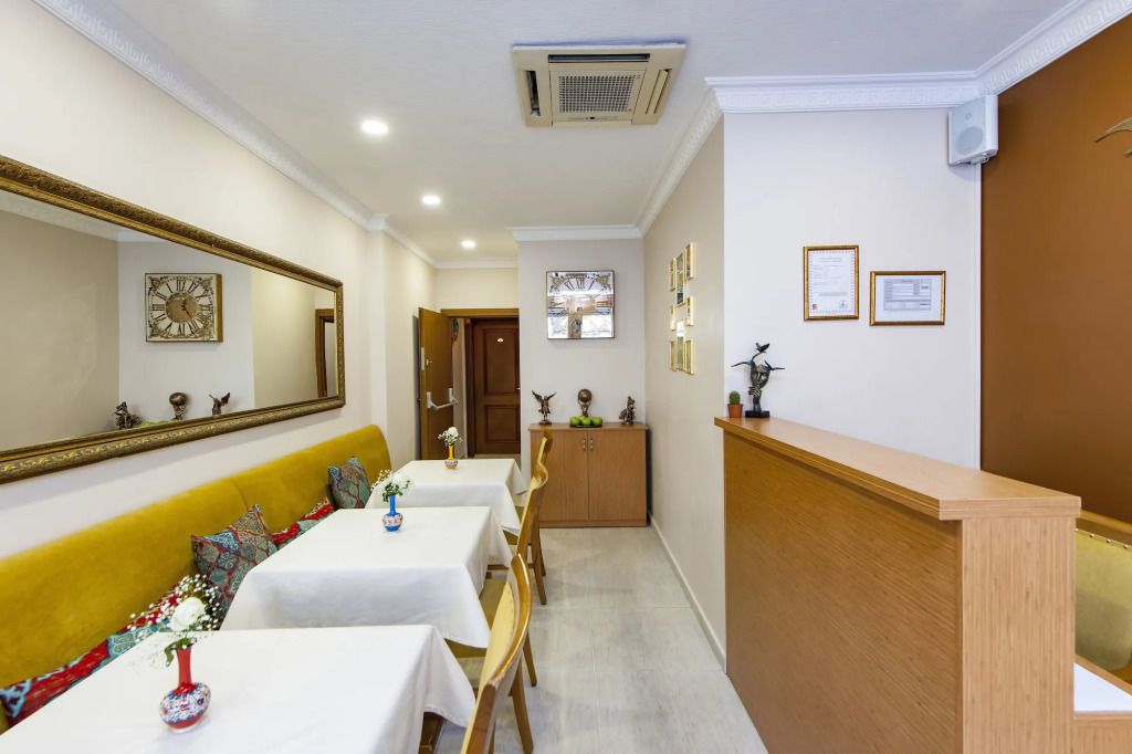Royan Suites