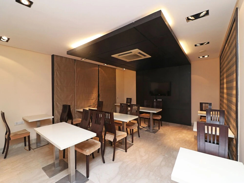 OYO 13236 Hotel W Castle