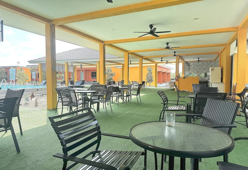 Capital O 90949 Pelangi Beach Resort Mersing