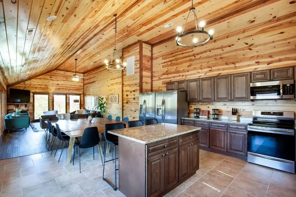 Splash Of Gatlinburg 6 Bedroom Cabin by RedAwning