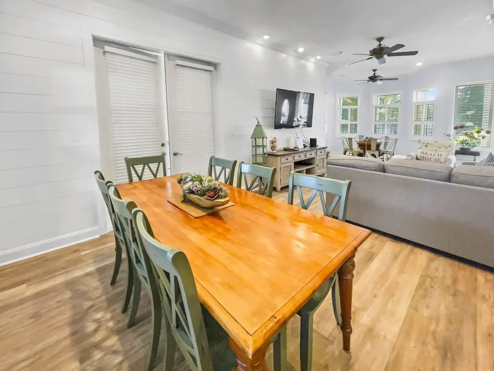 Key Lime Pie 6 Bedroom Home by RedAwning