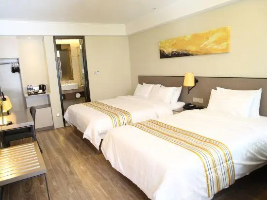 Home Inn Plus (Kunming South High-speed Railway Station Chunrong Street Metro Station)