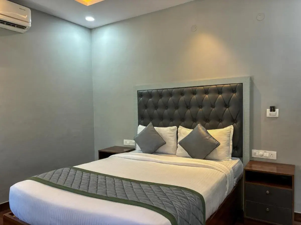 Palm Mystic Inn - Indiranagar