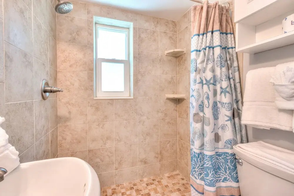 Tropic Terrace #10 - Beachfront Rental Studio Bedroom Condo by Redawning