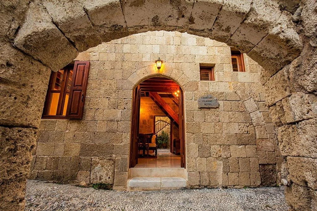 Camelot Traditional & Classic Hotel