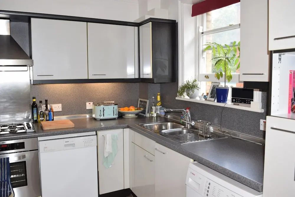 Modern 2 Bedroom Apartment With Views of Clapham Common