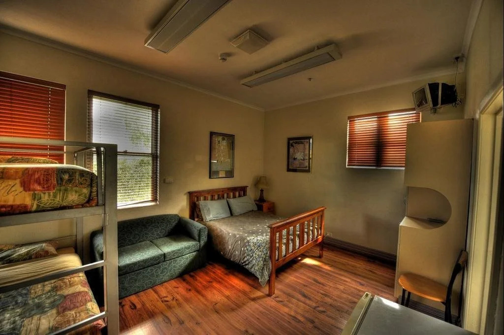 Willow Court Motel