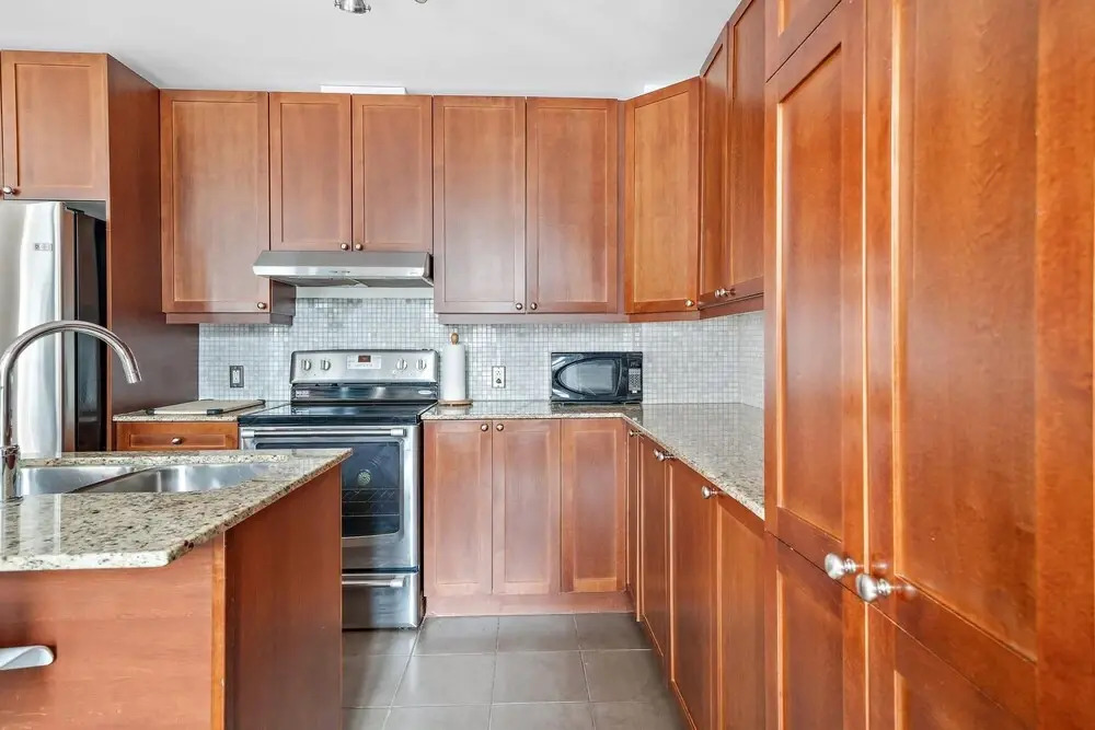 Stunning 1 bdr apt in the Heart of Old Montreal Location Location Location