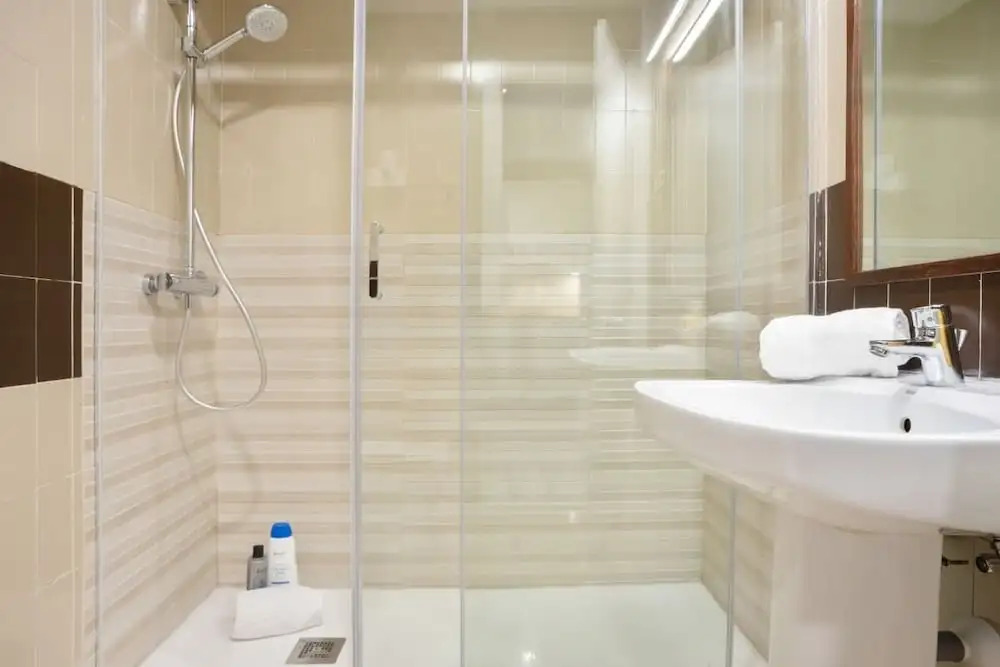 Lovely and chic 1 Bedroom Apt next to Puerta del Sol