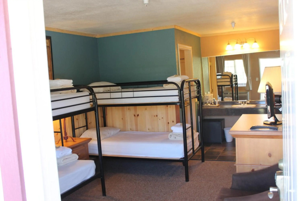 Whitney Portal Hotel And Hostel