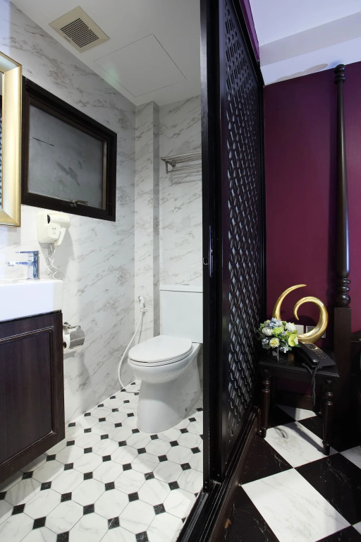 Violet Tower at Khaosan Palace
