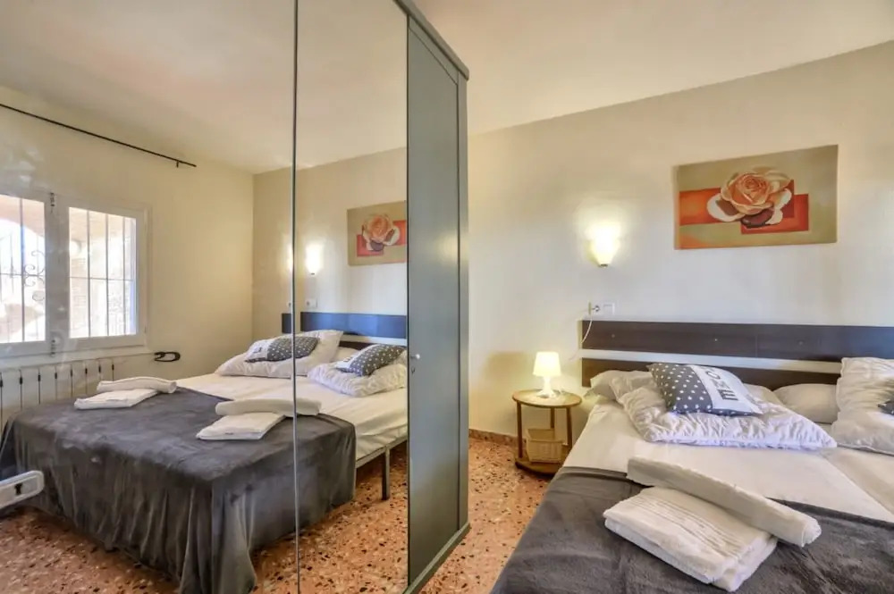 Villa - 4 Bedrooms with Sea views - 104991