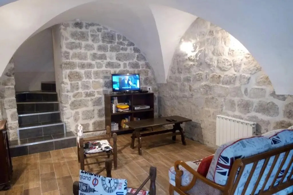 maison pierre et voute au c ur du village