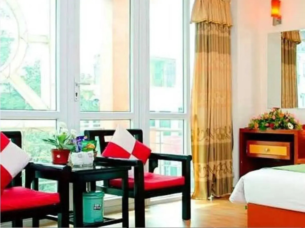 Van Mieu Hotel