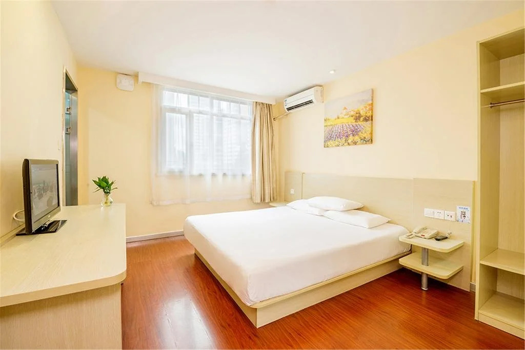 Hanting Hotel East Nanjing Road Pedestrial Street