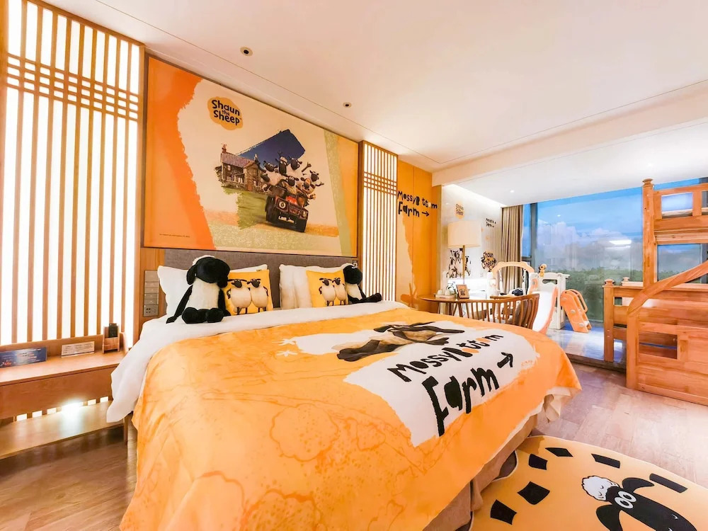 Bright QiandaoLake Resort