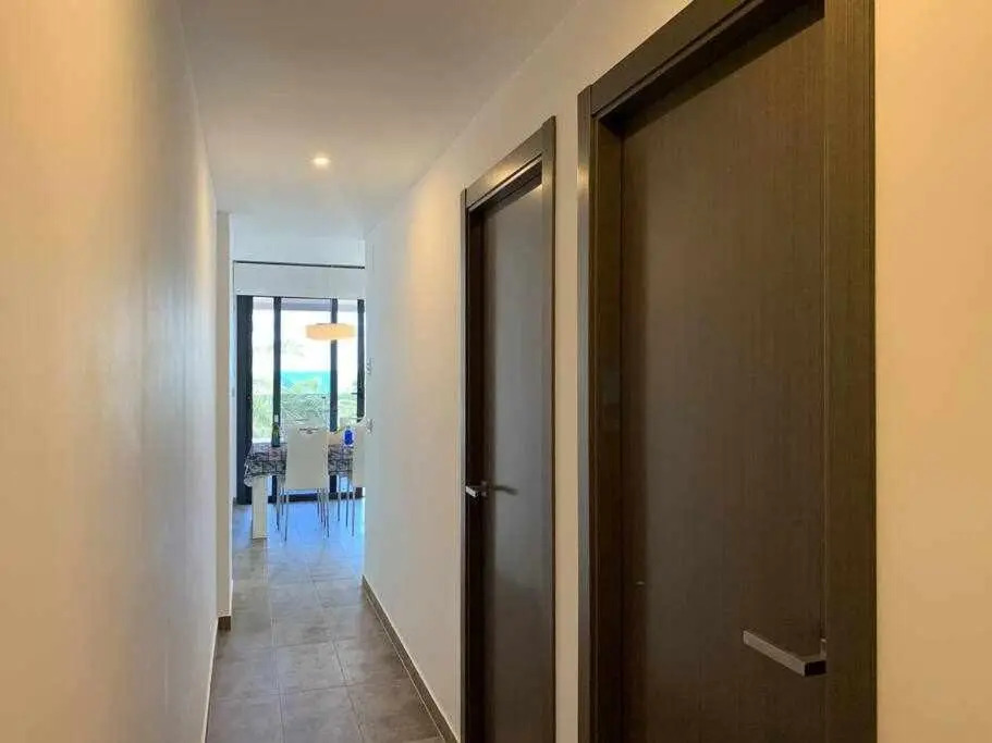 First line Ocean Drive Luxury apartment1 with infinity swimming pool