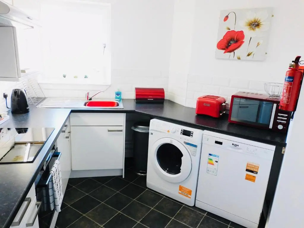 Beautiful 3 Bedroom Apt, mins from Glasgow Airport, M8 & SEC