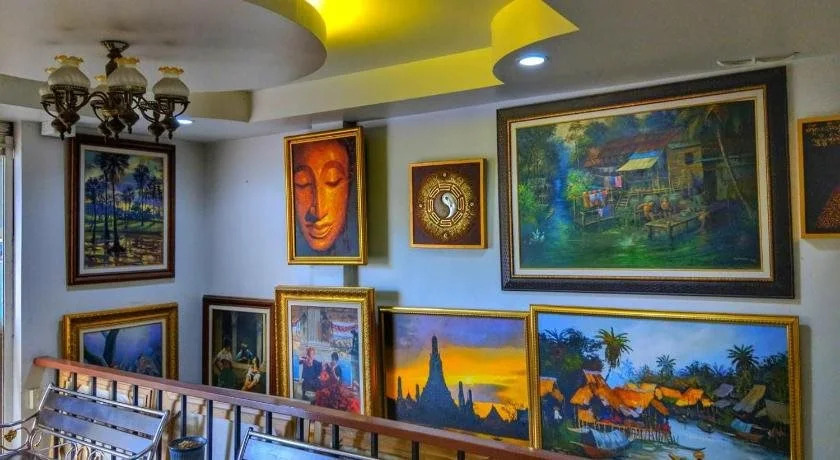 Gold Dolphin Pattaya