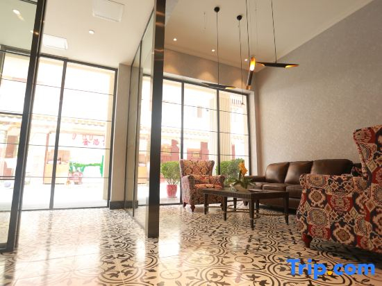 Yujing Saussurea French Style Hotel