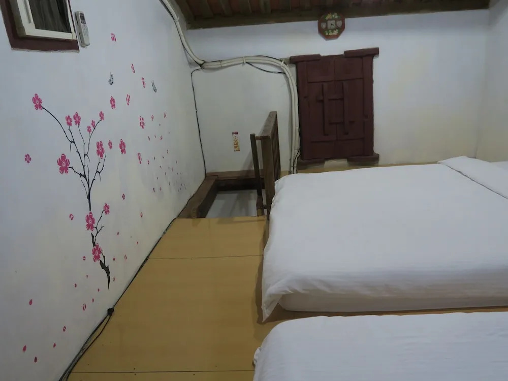 Shuitou Inn I
