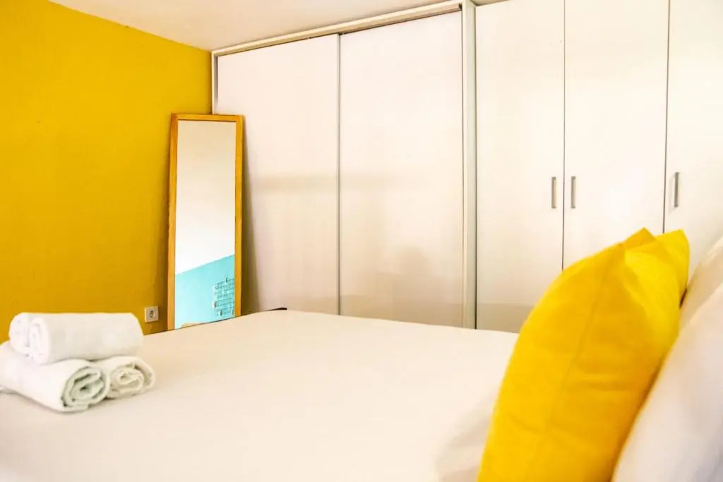 Central and Colorful Studio Flat in Alsancak