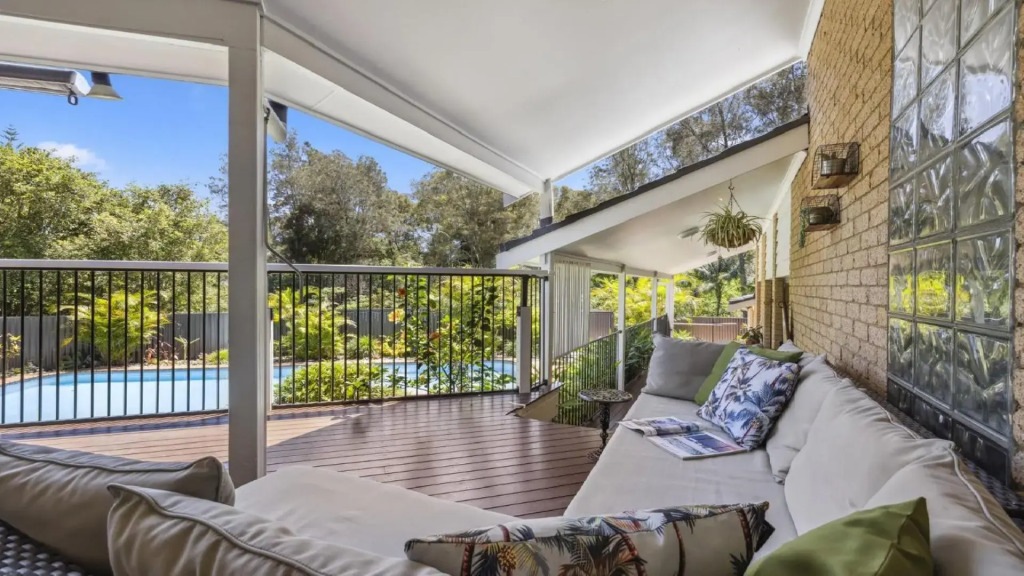 Diggers Beach Surf House - Pool, Surf Beach, Pets, Sleeps 10