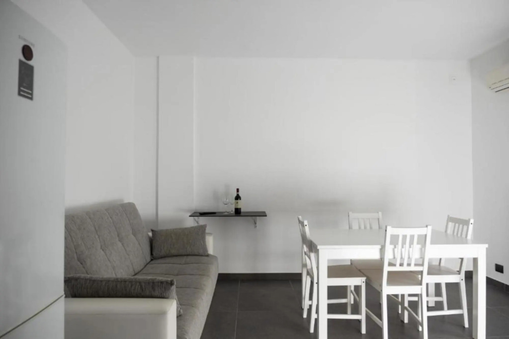 An apartment direclty on the sea for a dream vacation.-Casa al mare