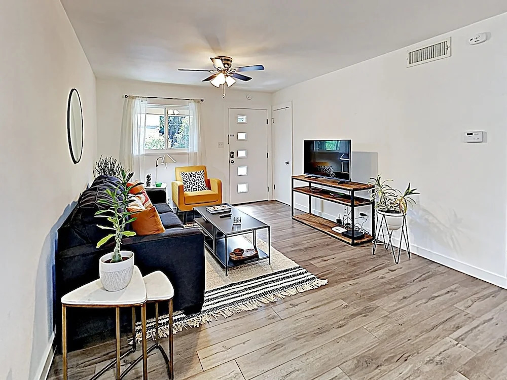 New Listing! Travis Heights Haven Near Trendy Soco 2 Bedroom Condo