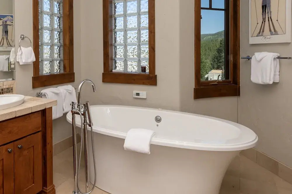 Iron Horse Manor 4 Bedroom Home