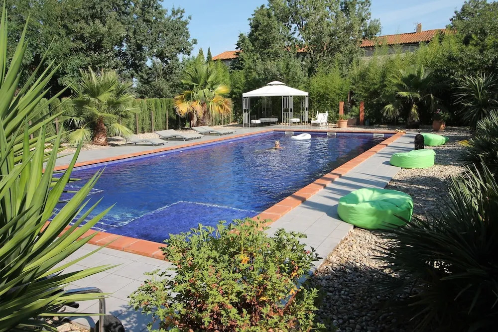 Mas Du Domaine De Montcalm B And B And Gites