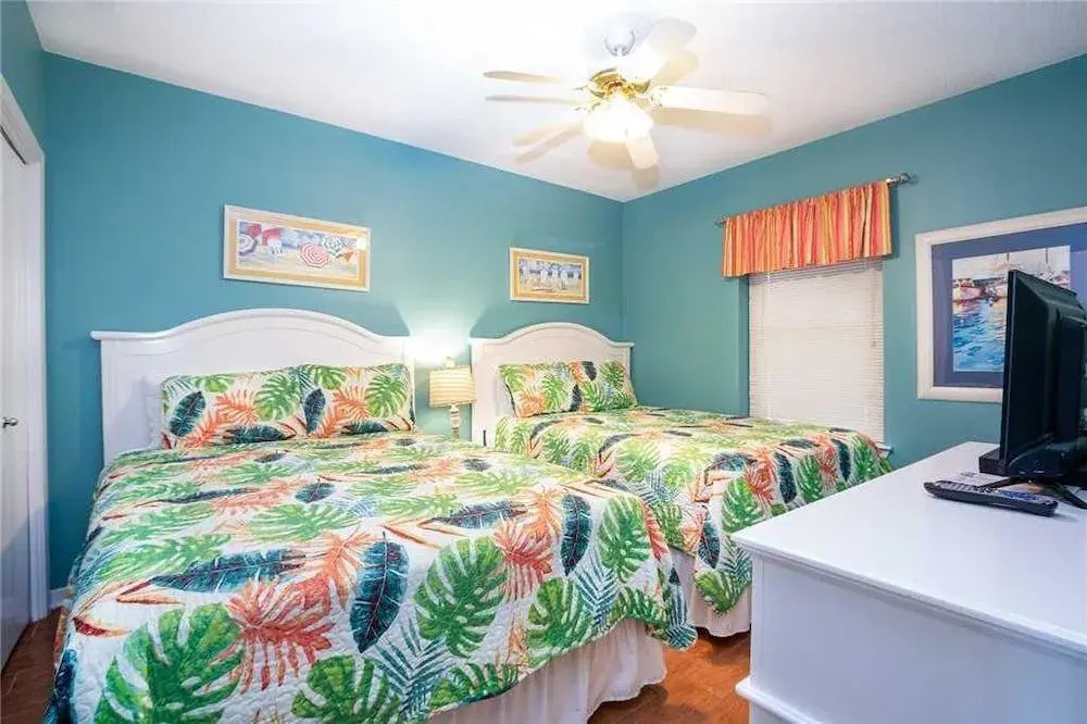 Phoenix X 206 - 3 Br condo by RedAwning