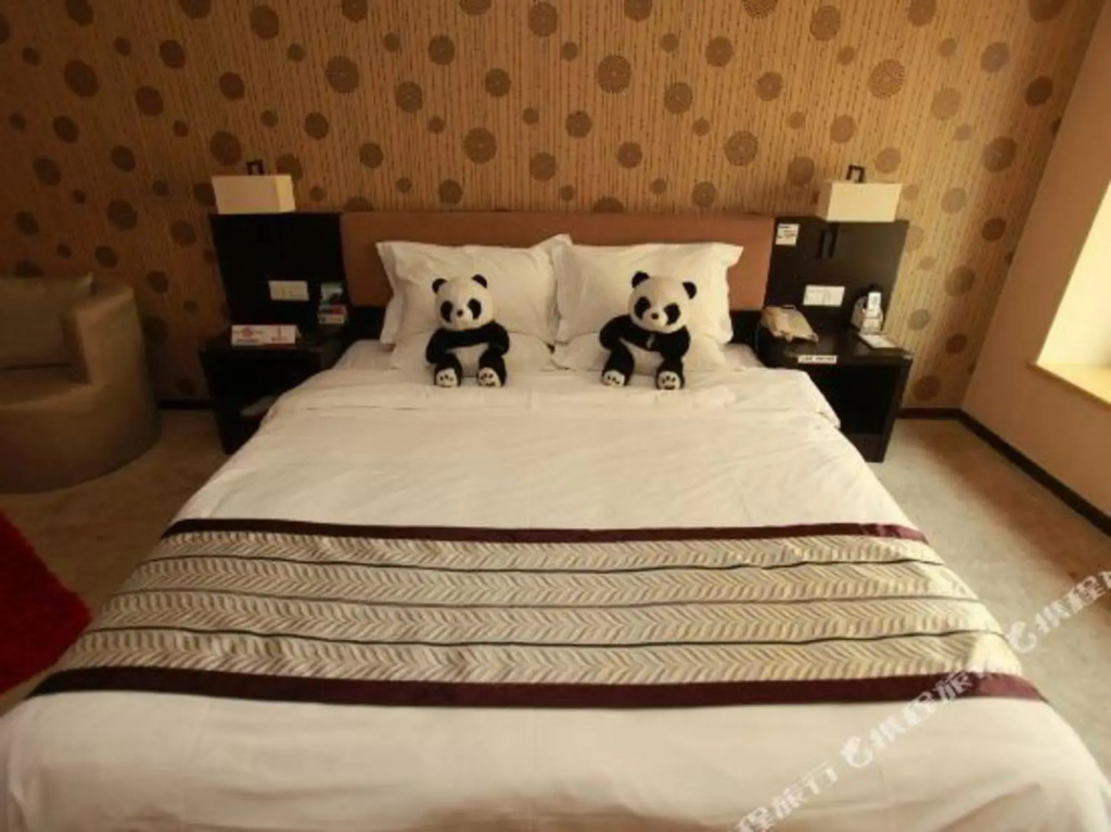 Super 8 Hotel Chengdu West Near Baicaolu Subway Station
