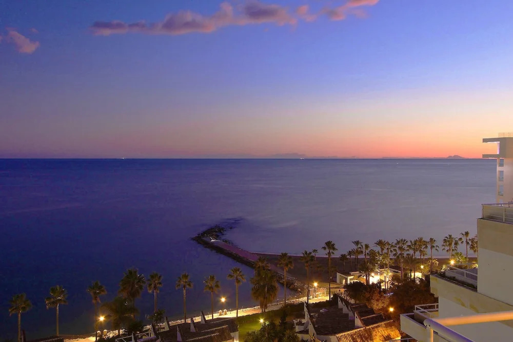 1149 Unique Beachfront Penthouse 400M2 Marbella Center