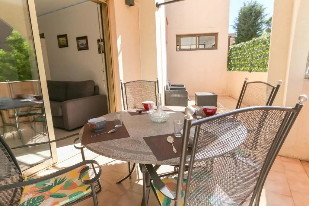 AC Appartment with terrace parking and pool- BENAKEY