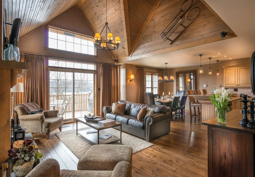 Cozy Lodge in the Mont Tremblant Ski Village