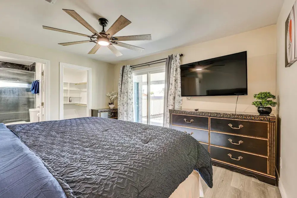 3 Mi to Desert Diamond Arena: Peoria Home w/ Yard!