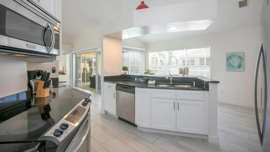 NEW! Villa Surfside