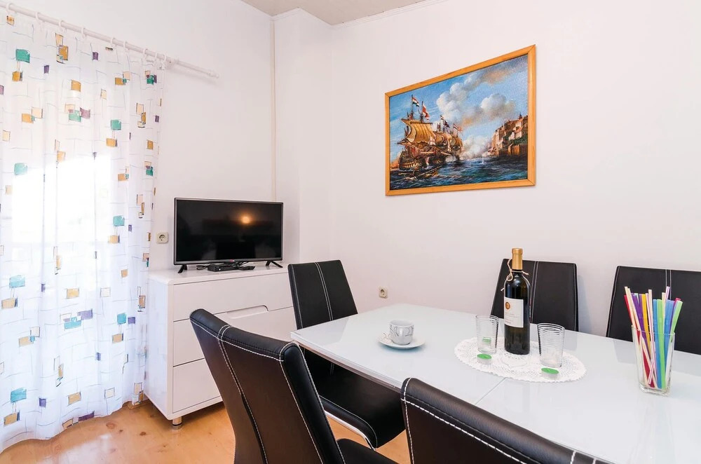 Amazing Home in Privlaka With 4 Bedrooms and Wifi