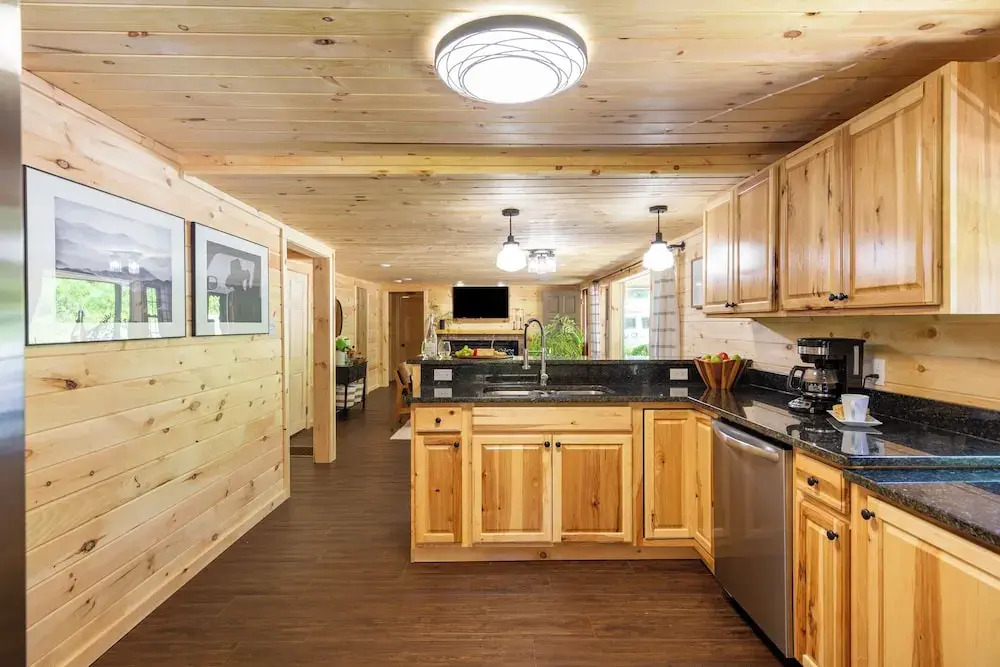 2 Mi to Dtwn: Spacious Gatlinburg Home w/ Hot Tub!