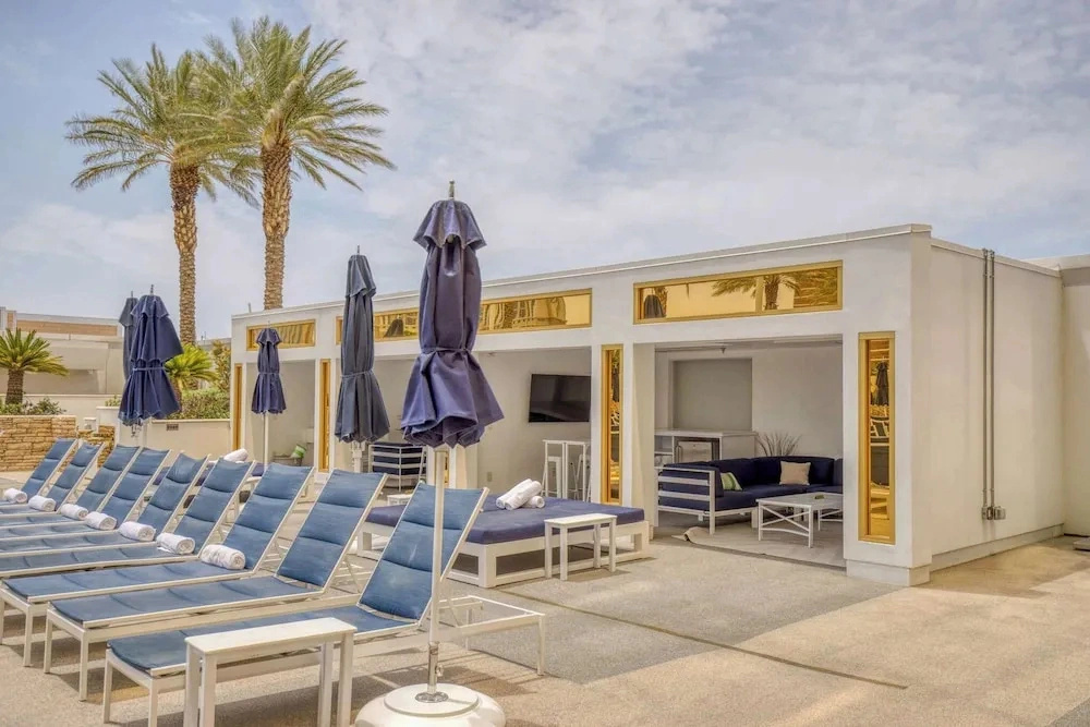 Renovated Trump Hotel Las Vegas Studio Strip Views 2803
