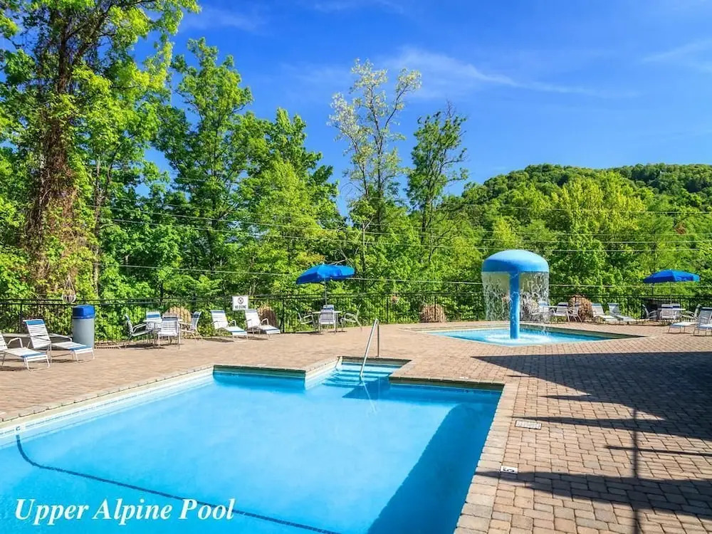 Smokerise Lodge 5 Bedroom Home with Hot Tub