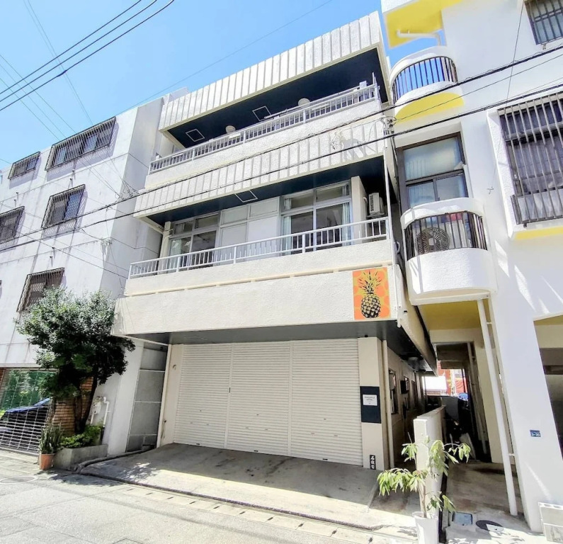 Pineapple Hotel