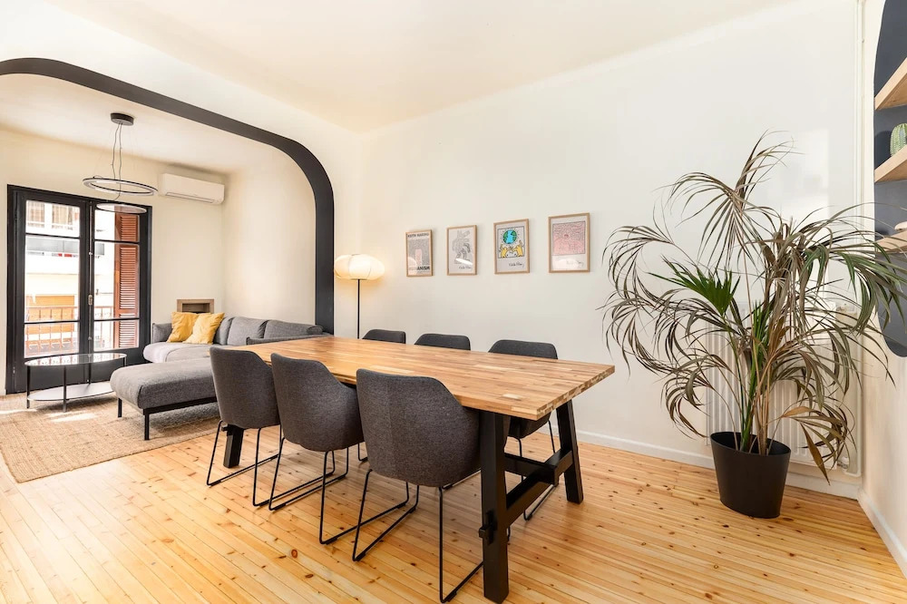 Vista by halu' Spacious City Centre Home