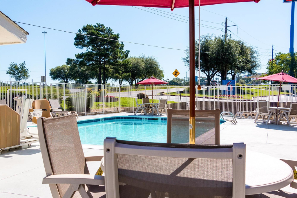 Motel 6-Longview, TX