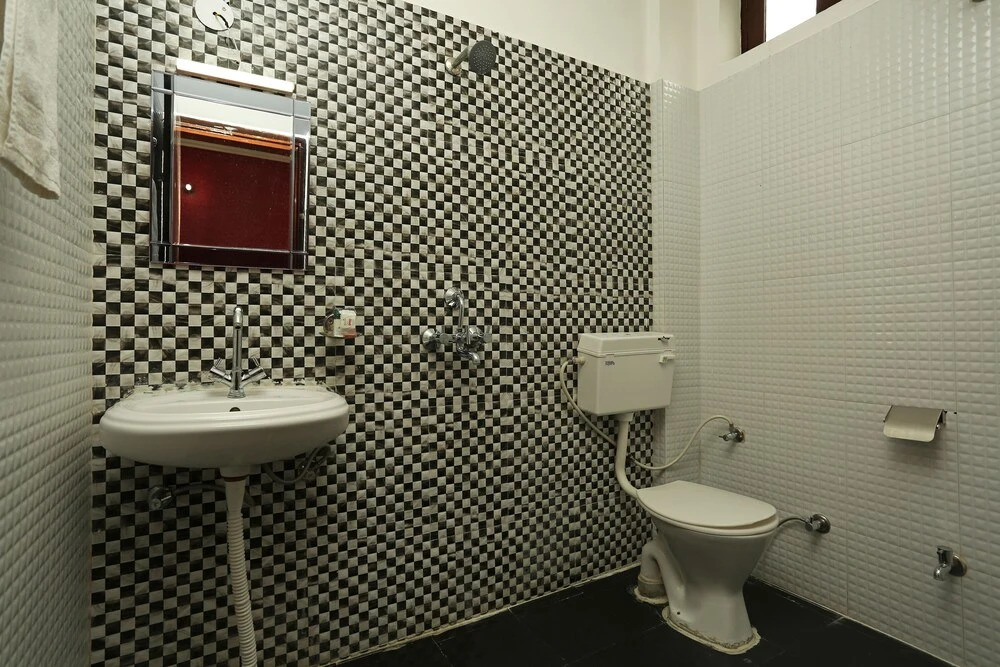 OYO 9905 Hotel Doon Star