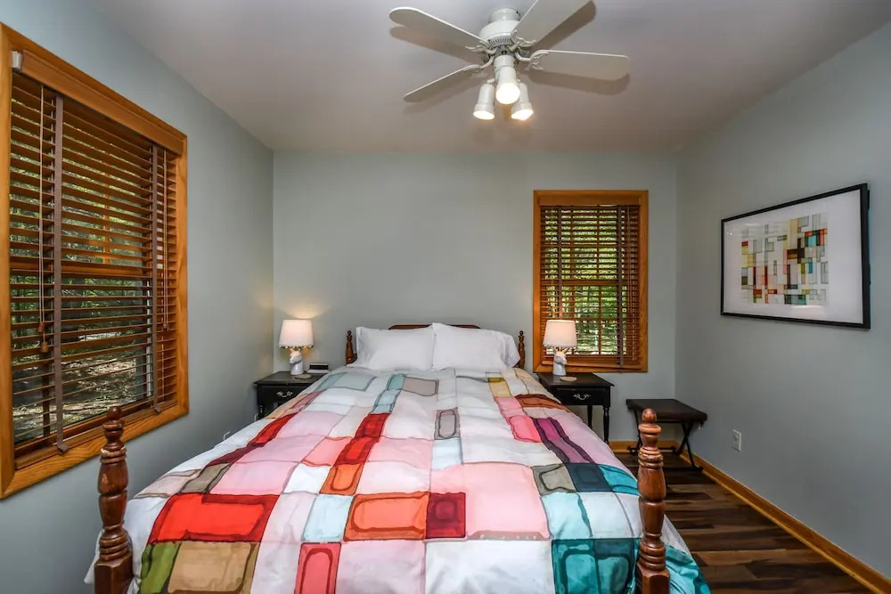 Swimming Bear Lodge 4 Bedroom House