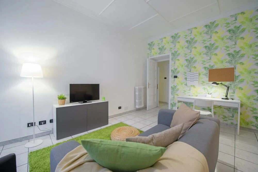 Colorful 3 bed Flat in Trendy San Giovanni!