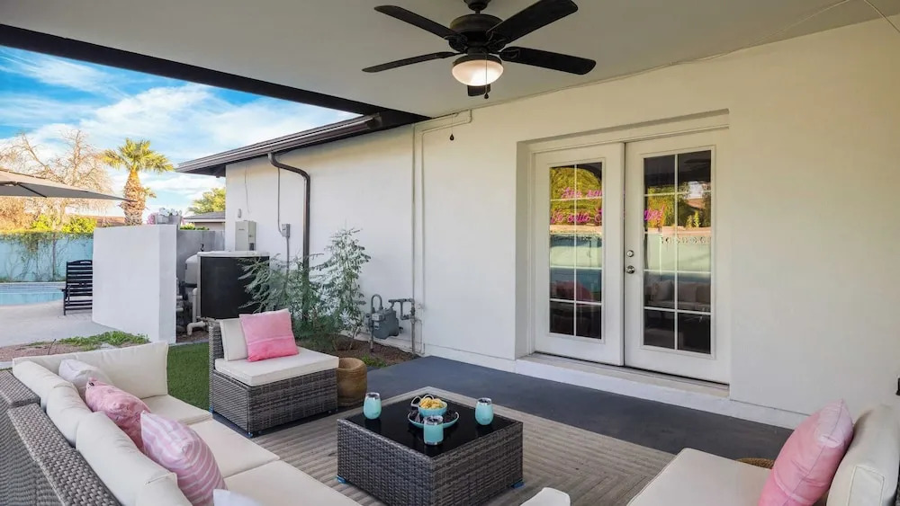 Scottsdale Retreat w/ Private Pool, Outdoor Dining & Close to Old Town Fun Casa Cambridge by Avantstay