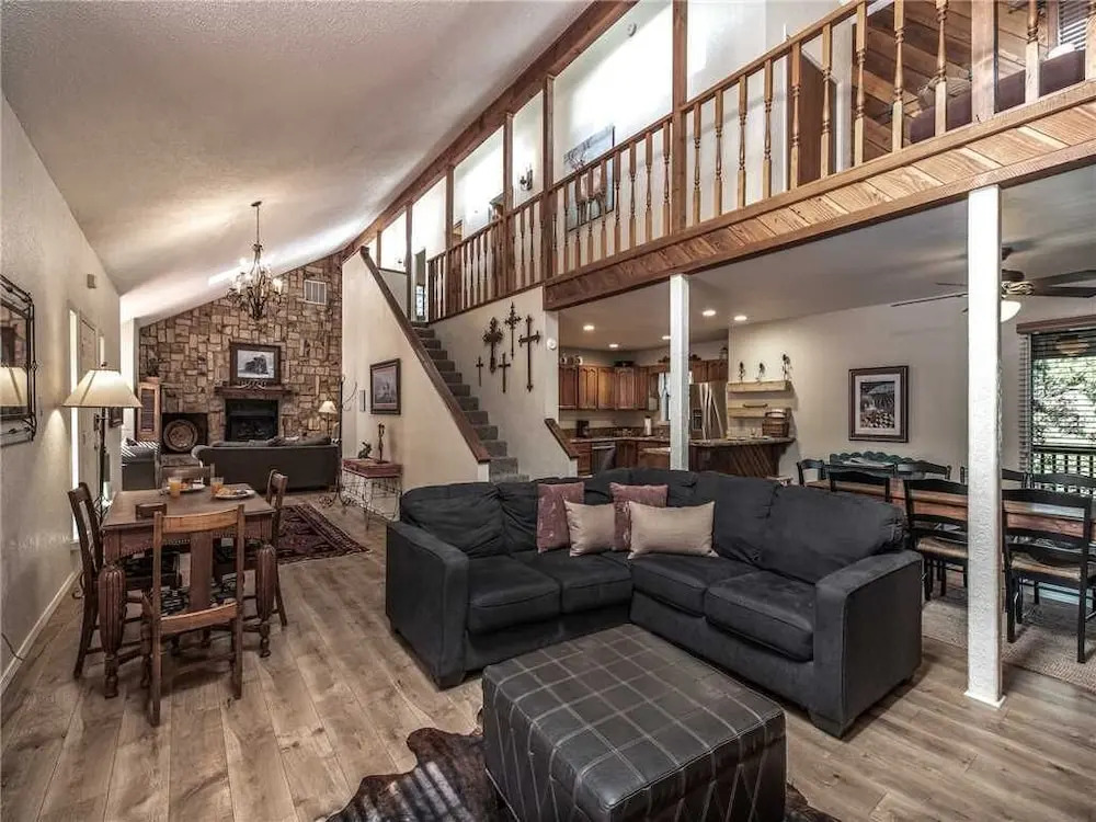 Lehrs Lair - Five Bedroom Cabin